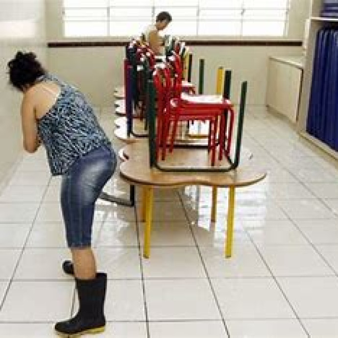 Servente de Limpeza_EM ESCOLA