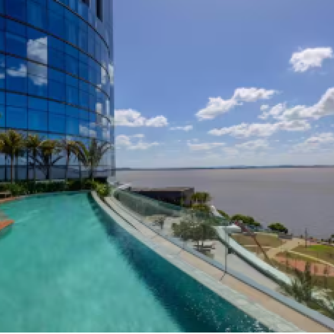 Hotel DoubleTree by Hilton Porto Alegre está com diversas vagas com e sem experiência 